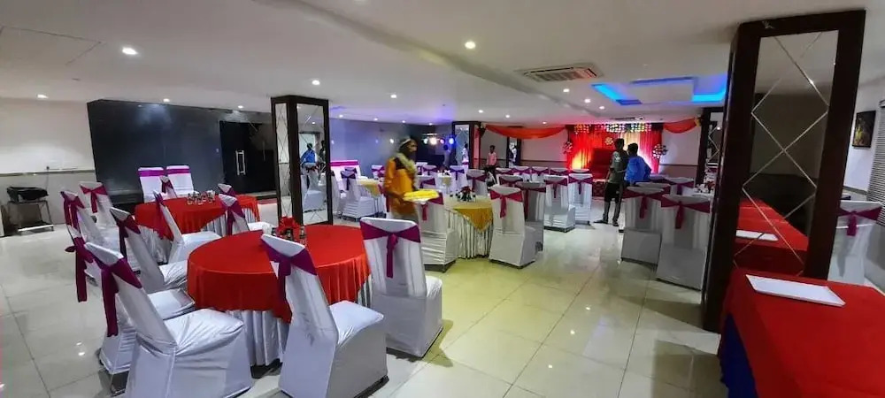 Airport Hotel Mahal
