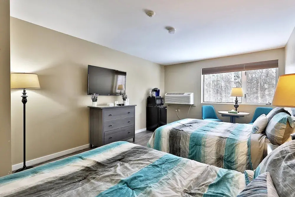 Your Perfect Getaway Renovated and Beautifully Decorated Hotel Room Studio
