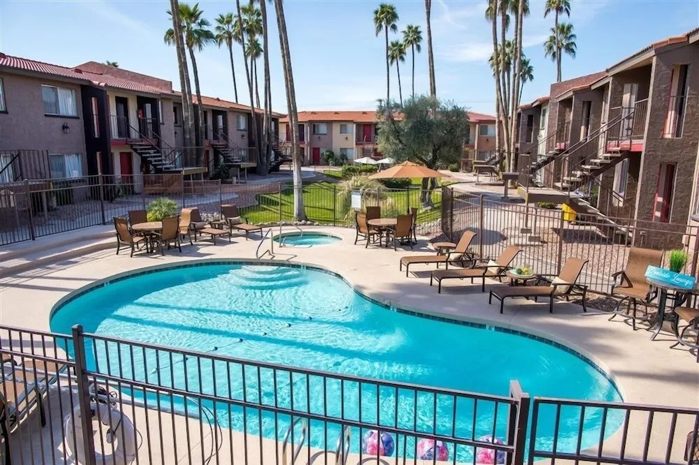 207 Fully Furnished 1BR Suite-Prime Location! by RedAwning