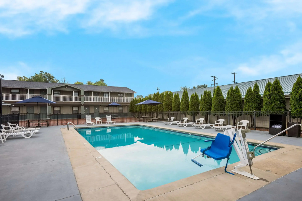 Quality Inn & Suites Big Rapids near University