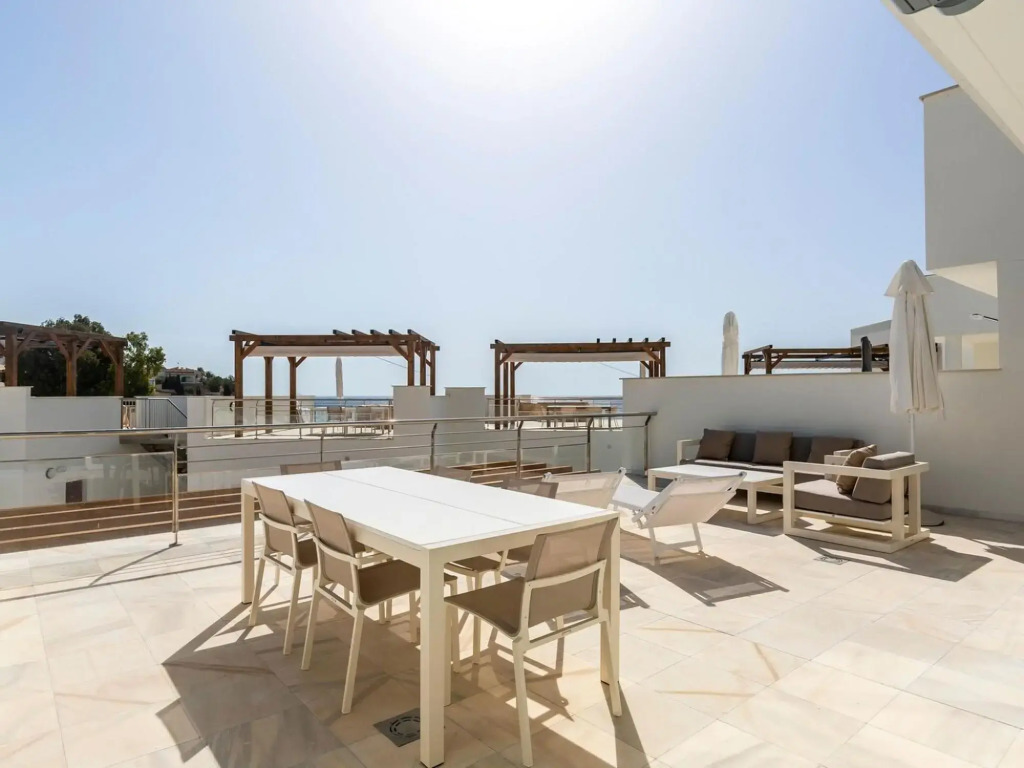Luxury apartment with dishwasher, located by the sea
