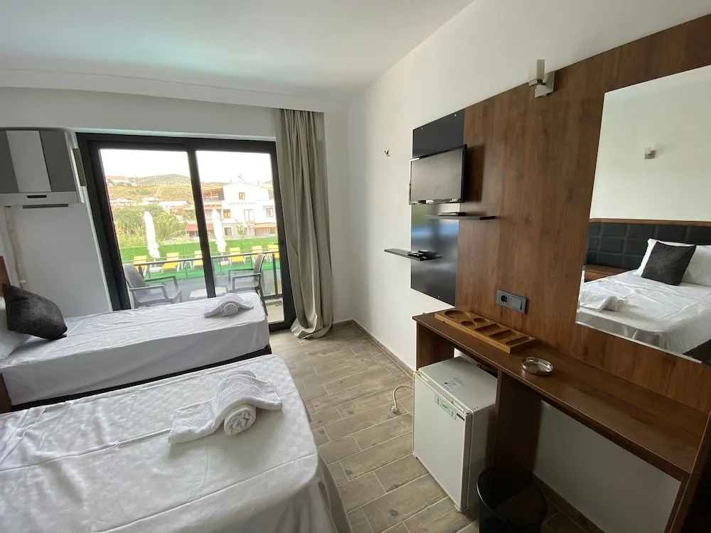 ATAŞ AQUA OTEL AVŞA