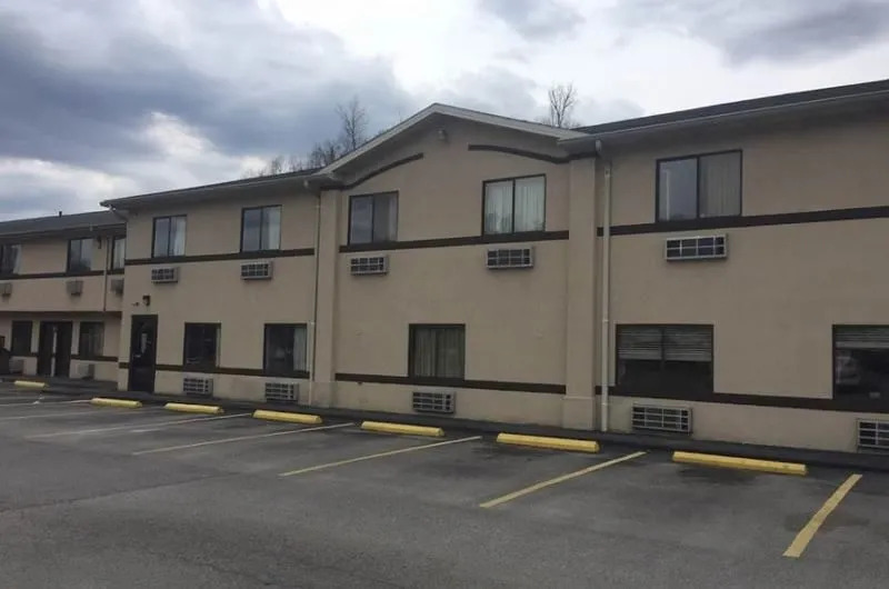 Super 8 Hazard KY
