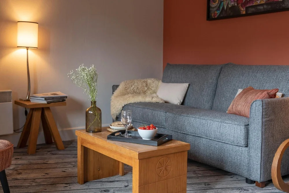 Scenic 4-person Mountain View Retreat