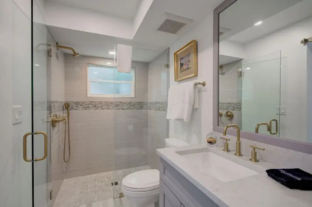 LeMalo Vacation Rental: Stylish 1-BR Condo Near 5th Ave S & Gulf Beaches Coastal Vibes, King Bed, and Private Outdoor Space. Perfect Location for Dining, Shopping and Exploring Naples!