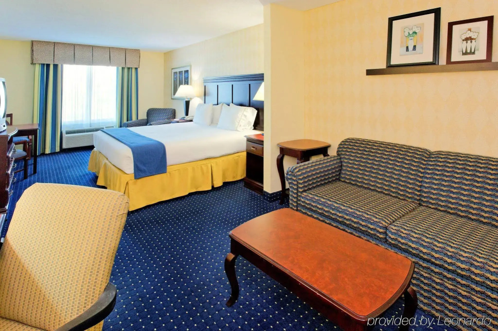 Holiday Inn Express & Suites San Antonio West Sea World Area by IHG