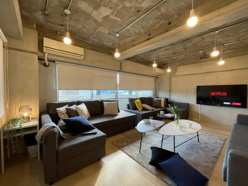 30 sec to PeacePark!! HUGE comfort house Up to 10p