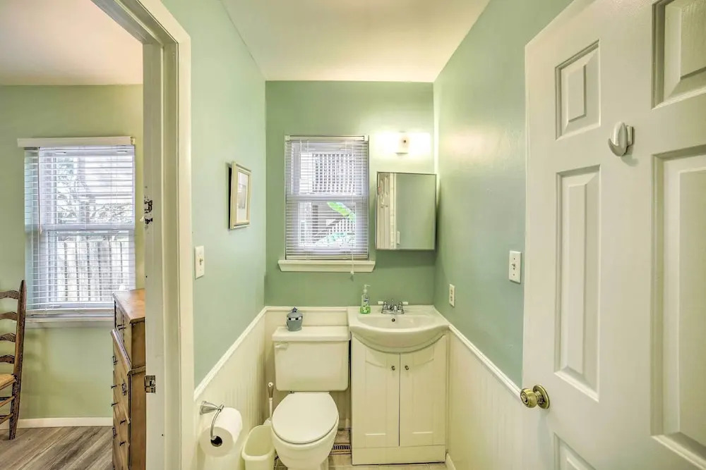 Oak Island Home w/ Yard < 1 Mi to the Beach!