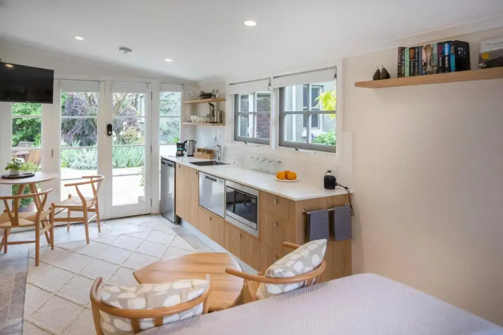 Silk Tree Studio - Steps to Cook Park - Central