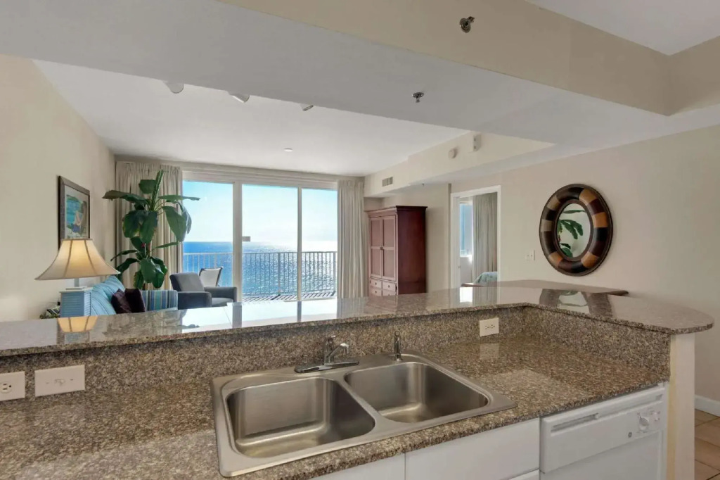 1512 Shores of Panama