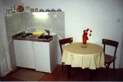 Ana's Apartments