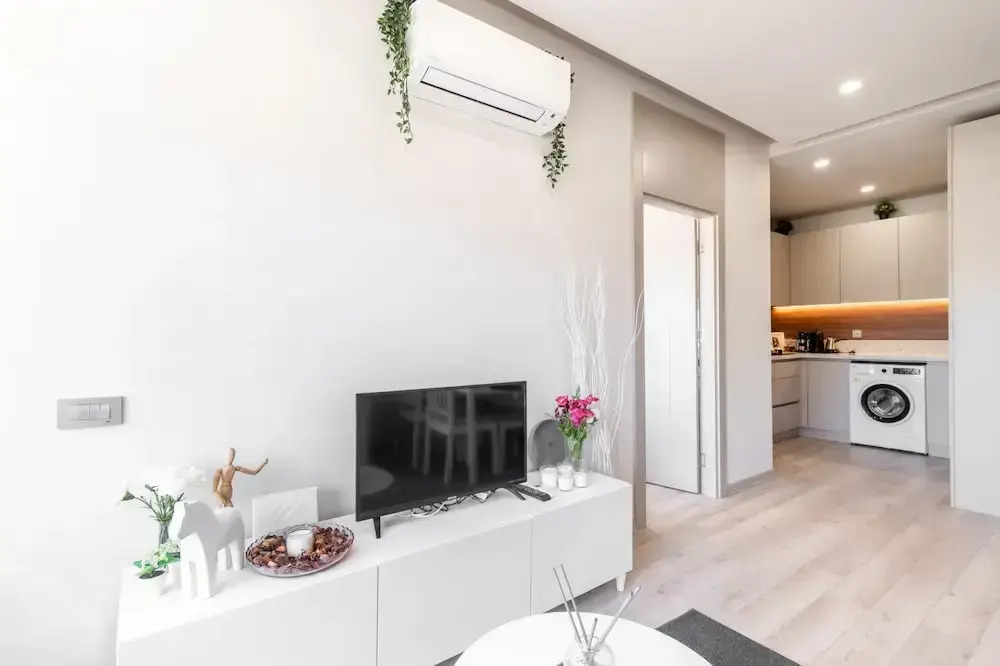 Central Studio w Balcony 10 min to Lara Beach