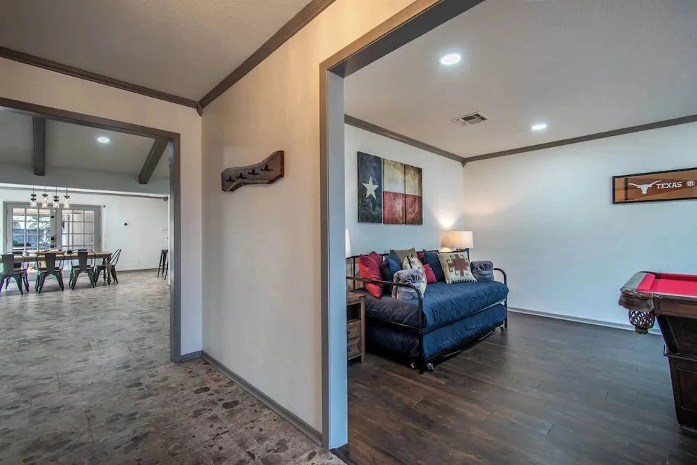 Sleeps 33 - Oceanfront Luxury 2 Pools & 2 Houses