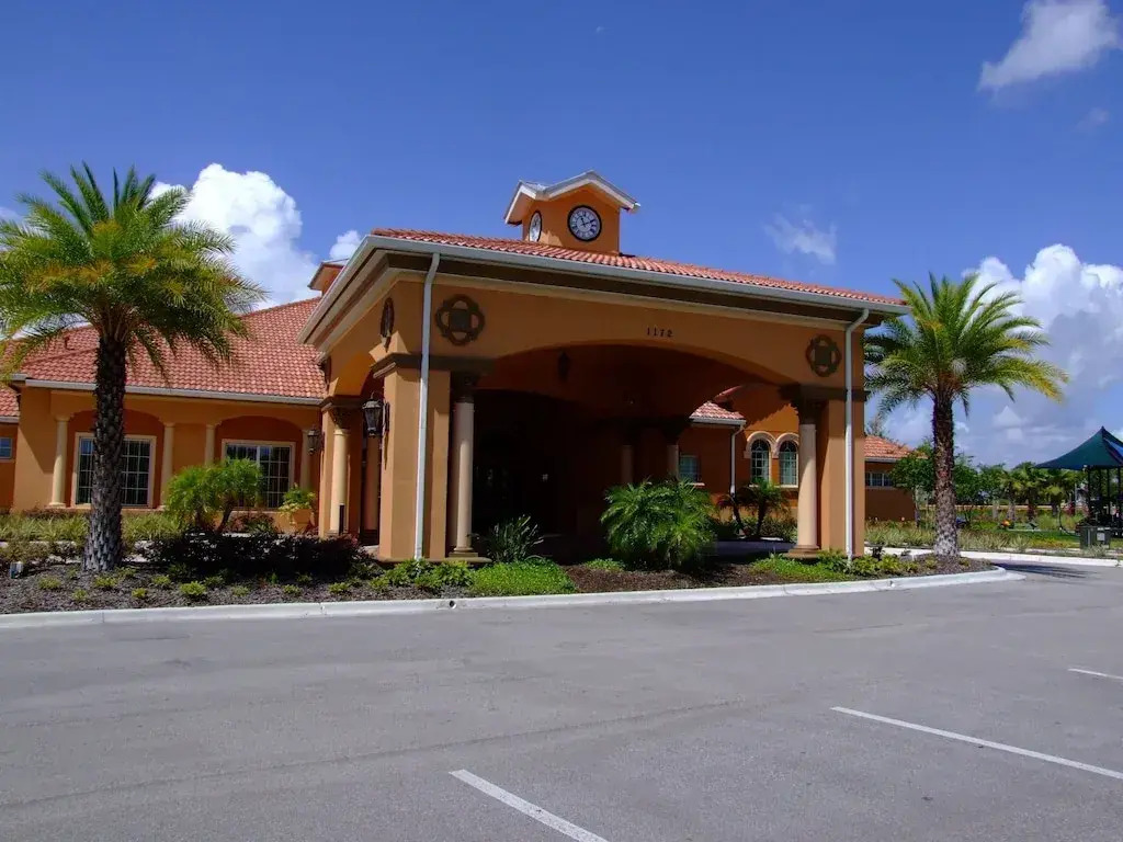 Luxury 6 Bed Villa with Lake View close to Disney, Kissimmee, US
