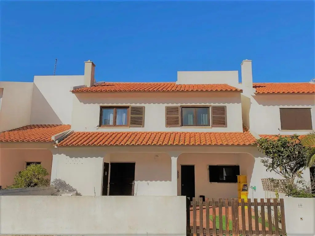 Superb Villa in Baleal w/ Patio, parking & 5 BRs