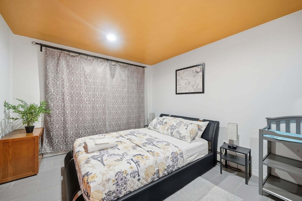 Cozy Comfy Palace In Queens 2 Bedroom Home