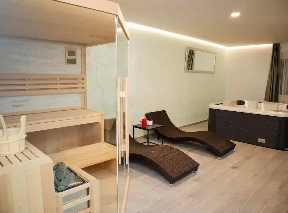Sunset Serenity Villa With Pool, Gym and Sauna
