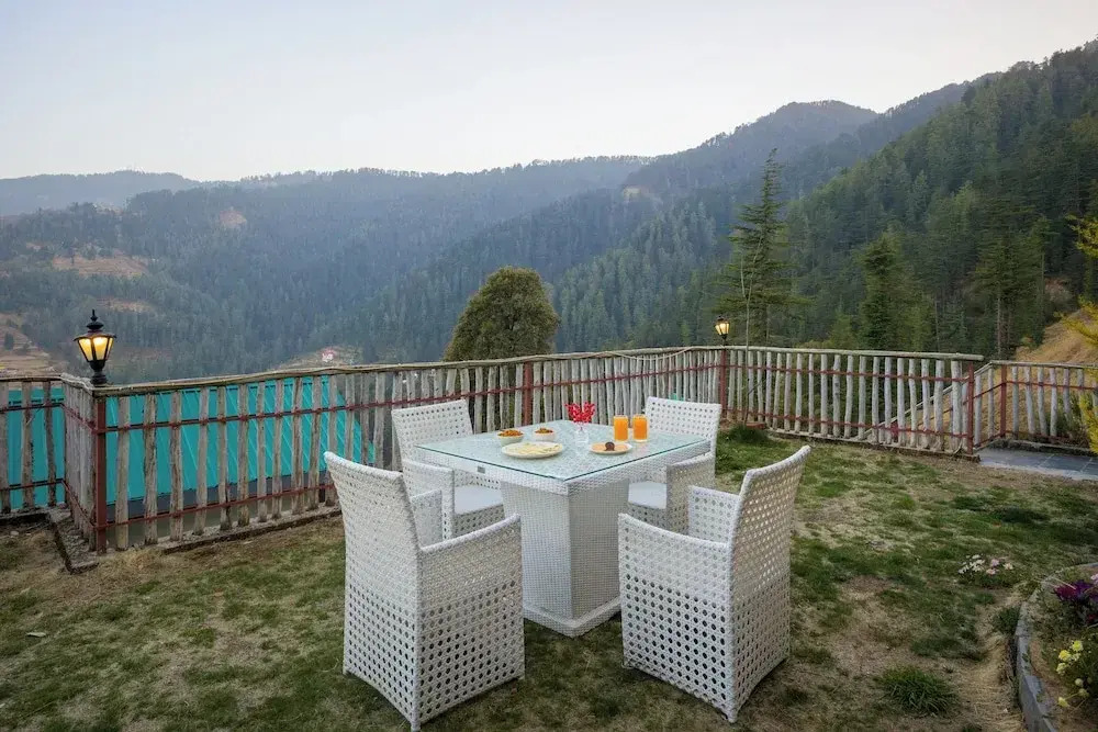 Alaya Stays Luuma Luxury Villa - Hillside 5-BHK Villa Amidst Pines With Garden, Balcony & Lounge