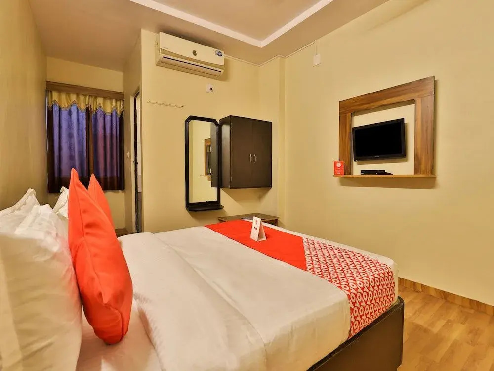 OYO 11427 Hotel Kalyan