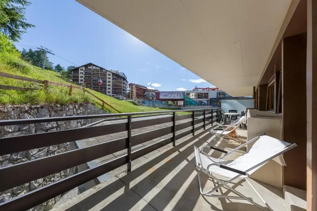 Olympic R2 - pied des pistes - carless holidays!