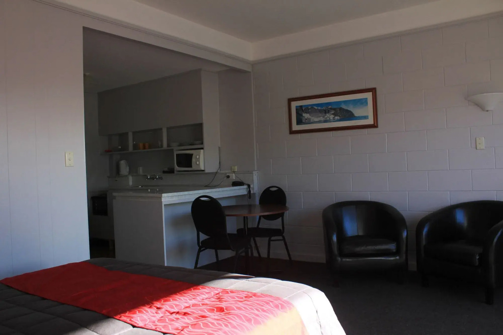 Coronation Court Motel