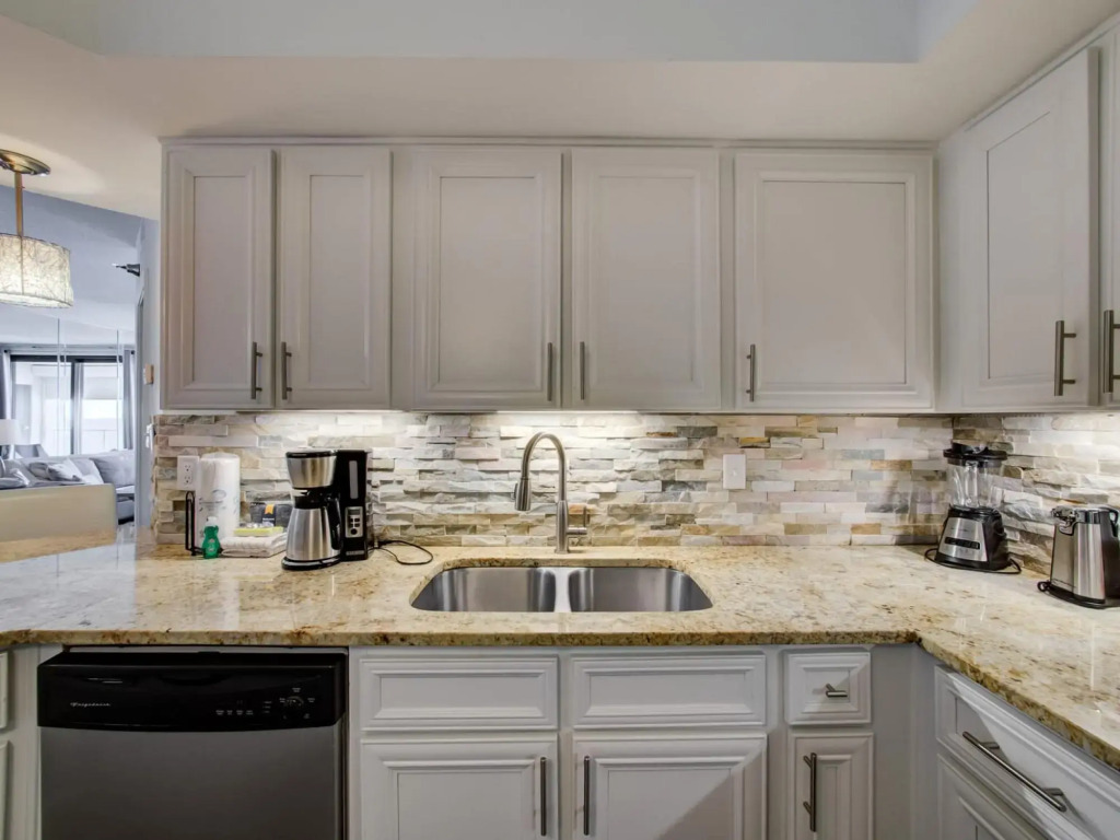 Gorgeous Penthouse 3 Bedroom Condo - Beach Front in Orange Beach