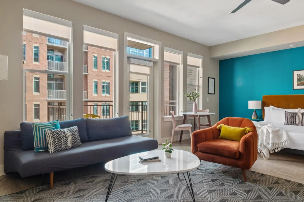 Denver | Grand Studio Riverfront Apartment