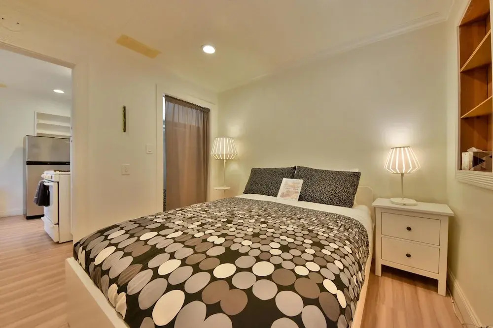 Lovely Modern Studio Near Disneyland, Bars, & Food
