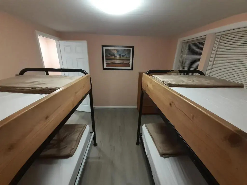 Atlantic Breeze Motel & Apartments