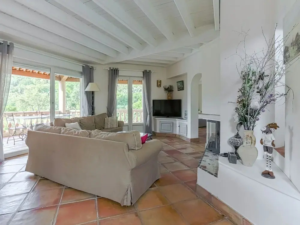 Mediterranean Home With Private Pool and Summer Kitchen, 800m From the Beach