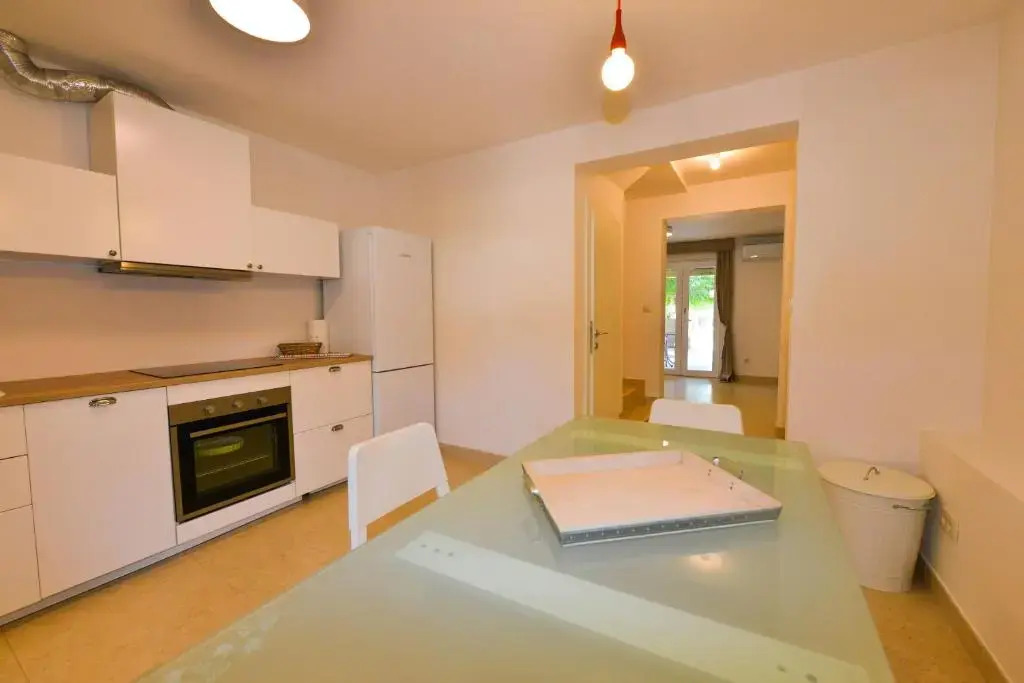 NEW 2022 FAMILY HOUSE Ruzmarin