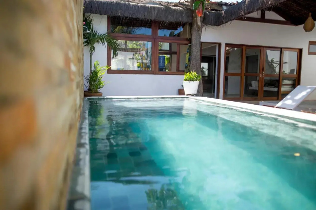 Tropical House - Villa com piscina perto do mar