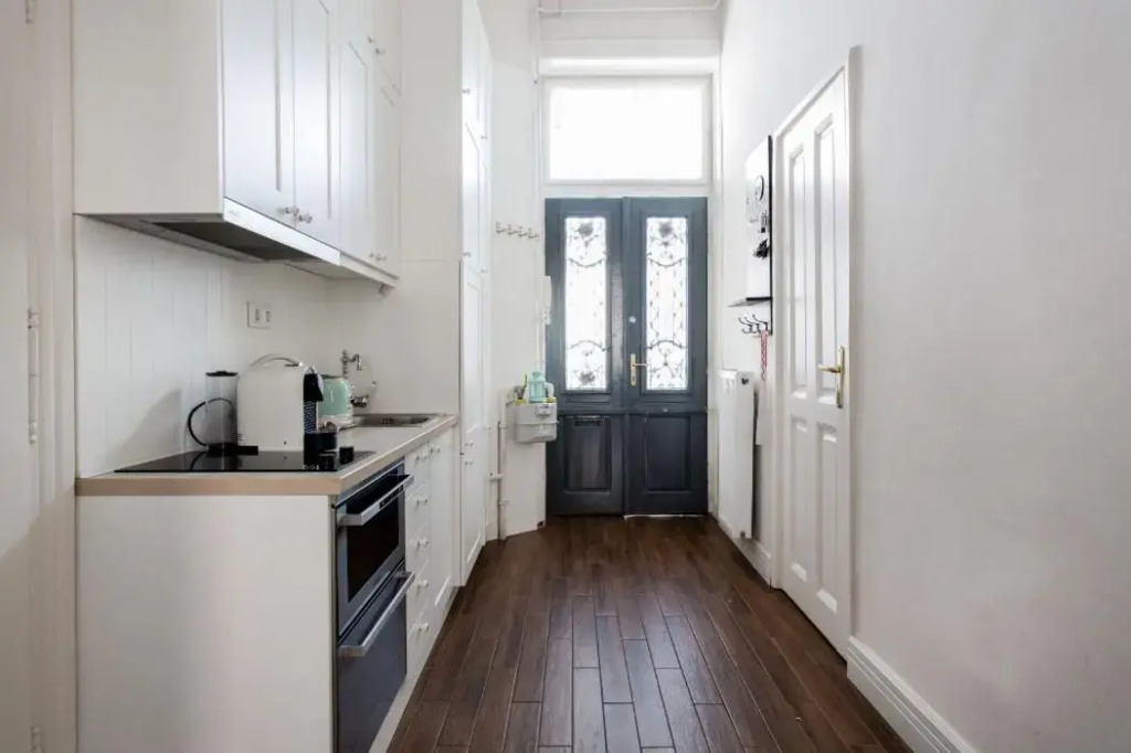 Opera Apartment with Garage, 2BR & 2BTH, AC