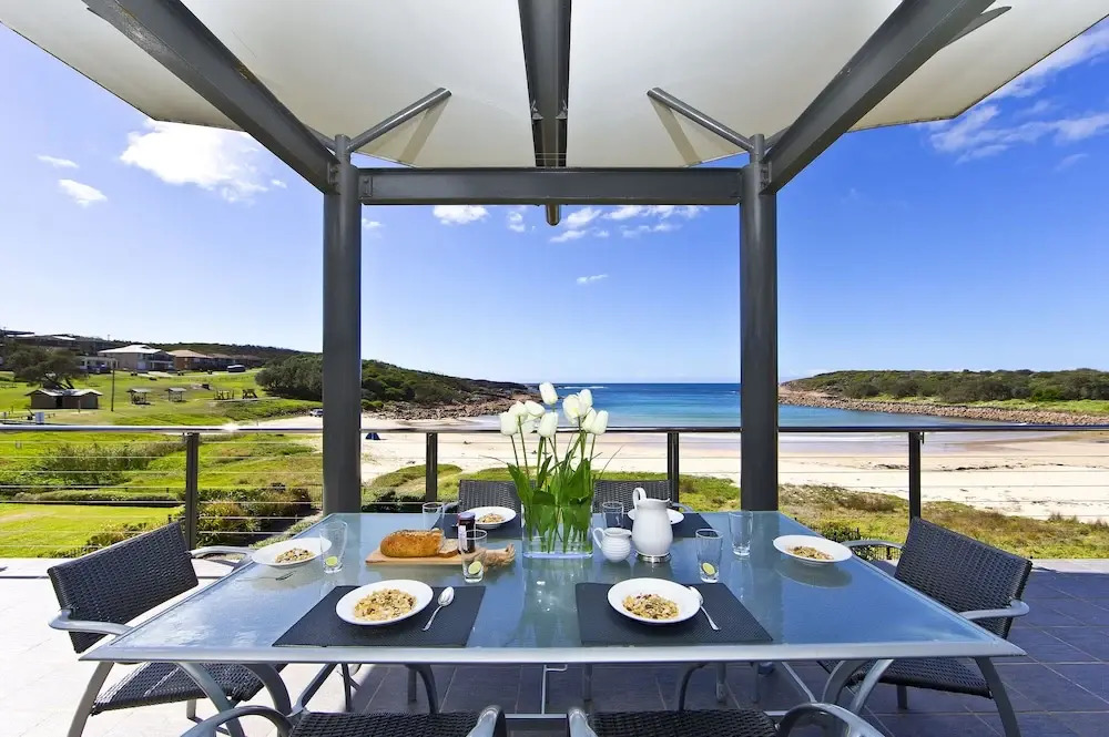 Sails on the Beachfront - Exclusive Seaside Home