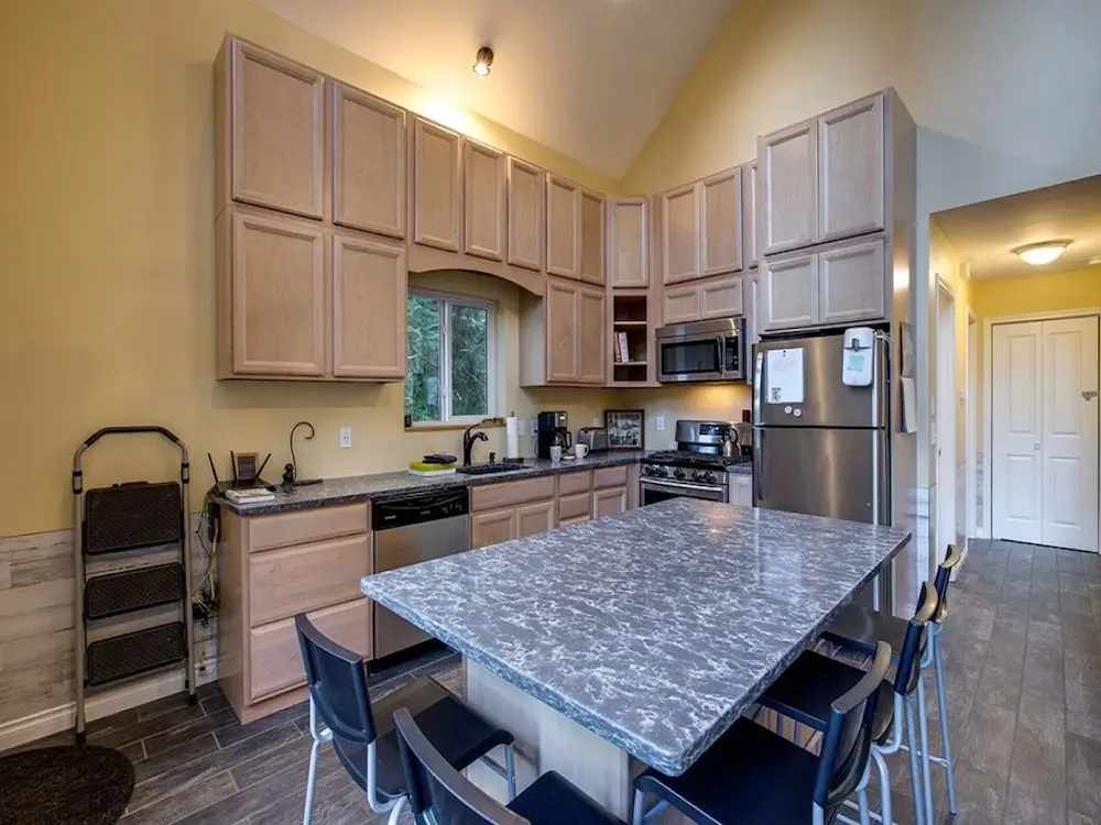 02GS - WiFi - D/W - W/D - Sleeps 8