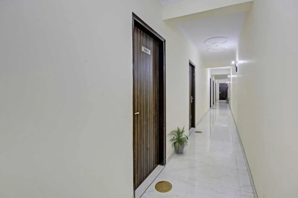 OYO Flagship IAE522 Hotel Cozzy Homes Stay