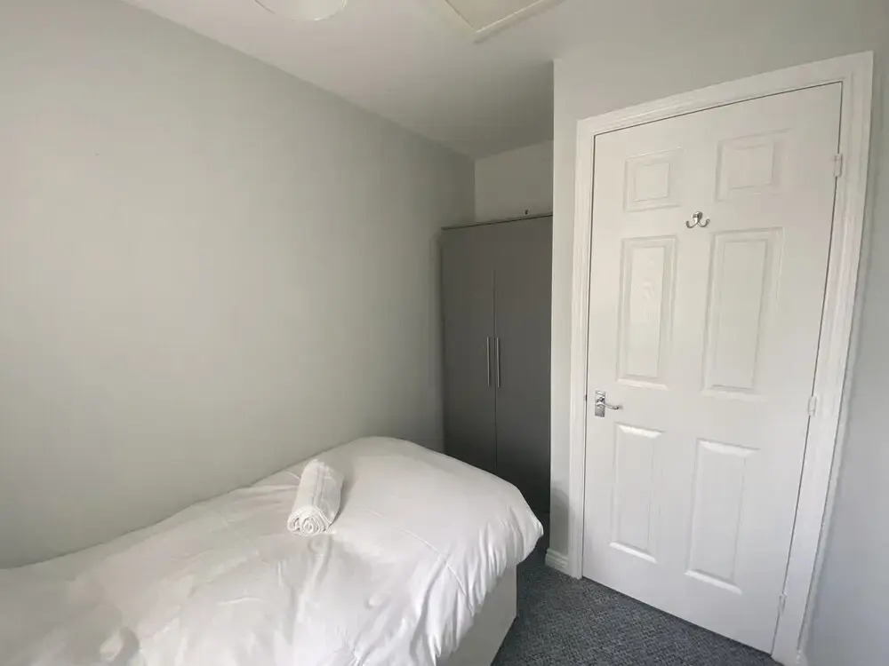Oakley Vale House and Garden! Free Private Parking, TV, Fully Equipped