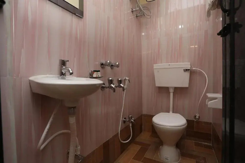 OYO 14633 Lakeview Guest House