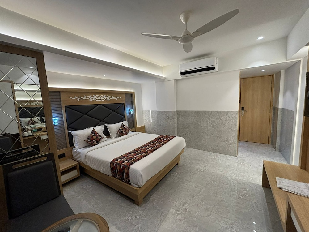 Hotel Imperial Suites - Airoli
