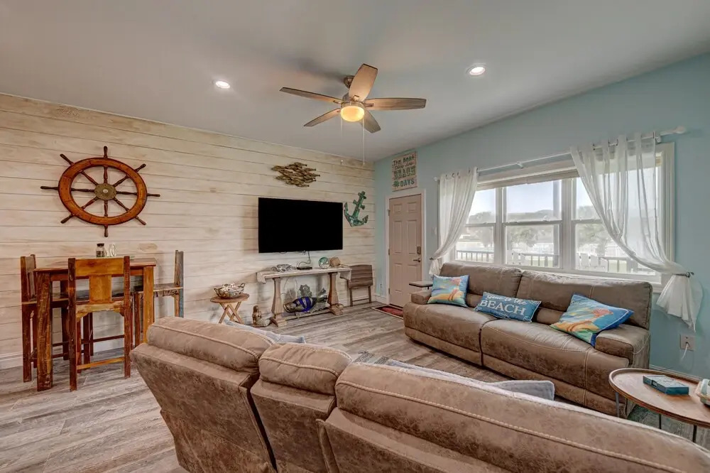Sun Rose Ir33 2 Bedroom Condo by Redawning