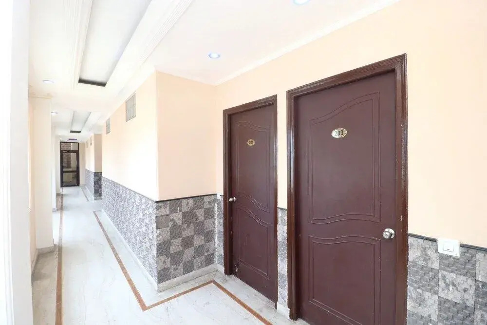 OYO 17381 Hotel City Look