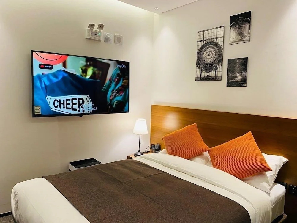 Hotels One