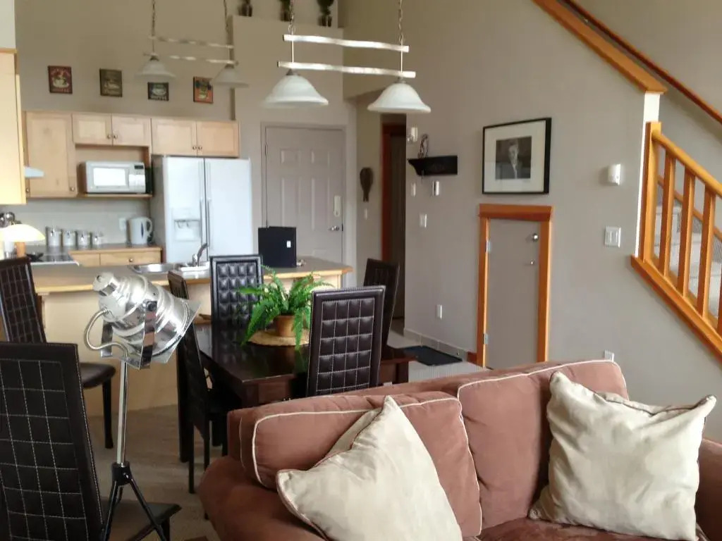 Apartment 407, Contemporary Decor
