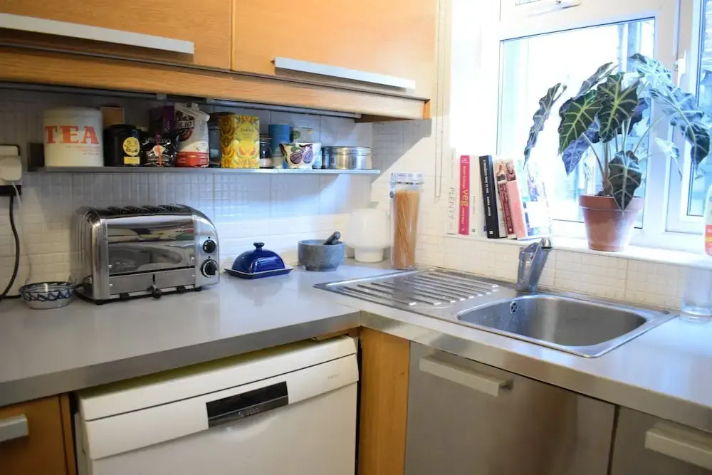 Spacious 1 Bedroom Victorian Apartment