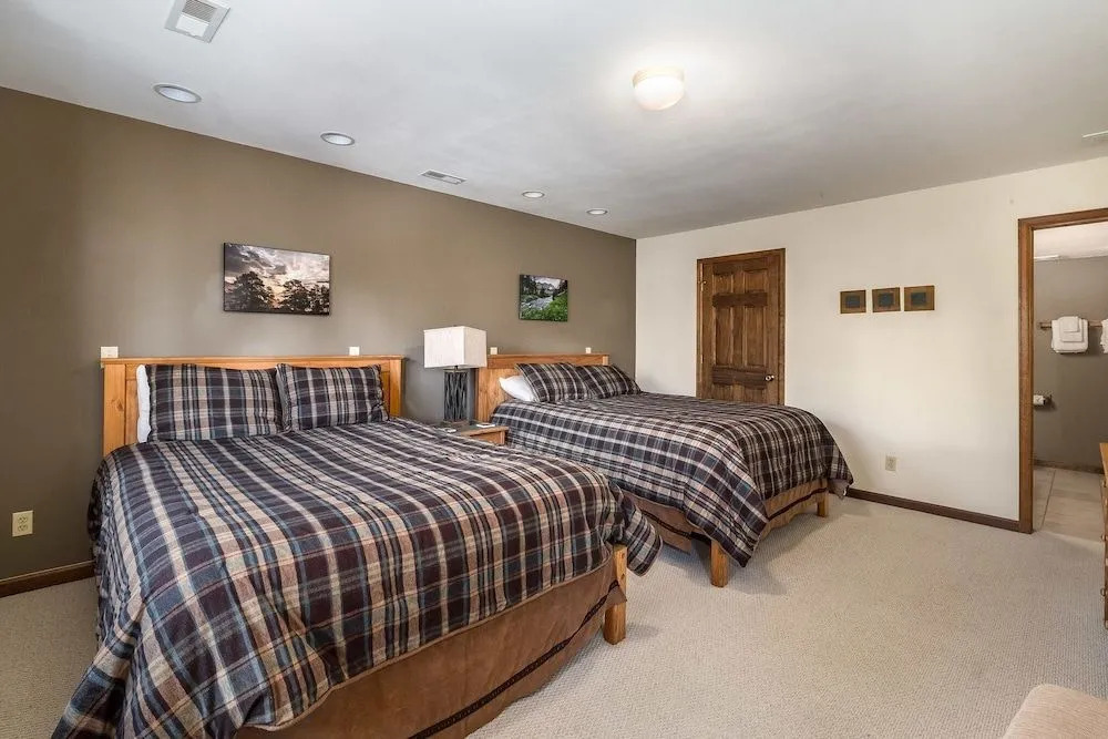 Cascade -- Ev #6148 6 Bedroom Townhouse by RedAwning