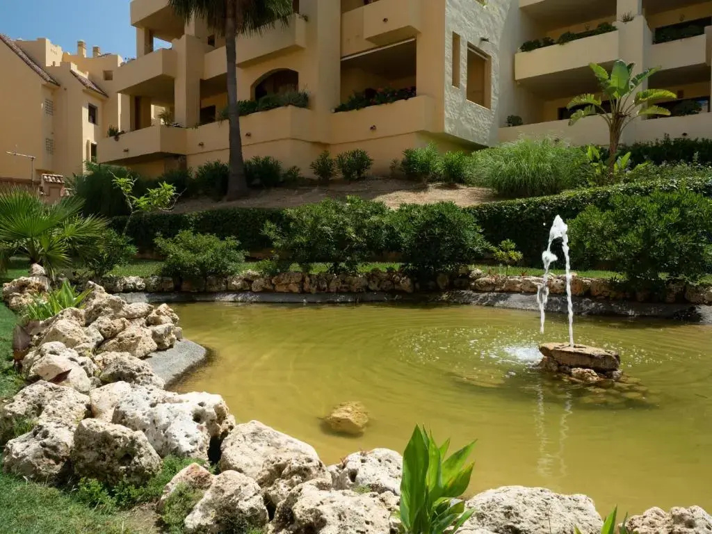 2290-Apt with Terrace Sea View And Pools
