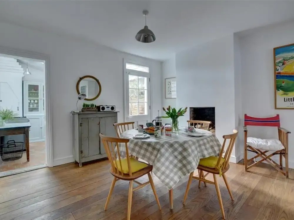 Lovely Holiday Home in Old Town of Whitstable near Beach