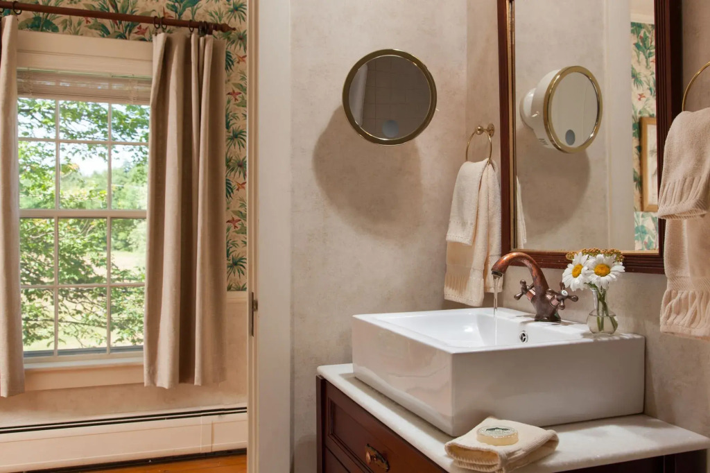 The Inn at Round Barn Farm