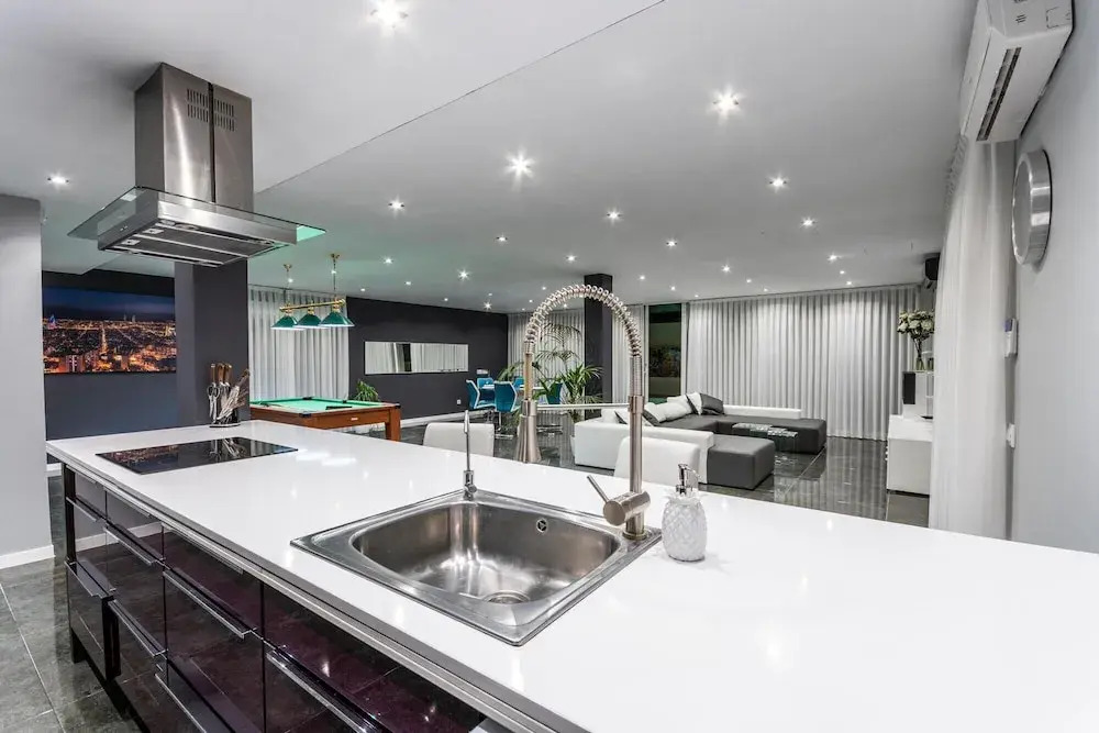 Luxurious Villa .2 Swimming Pools 200 M. From The Beach 1 Climatized