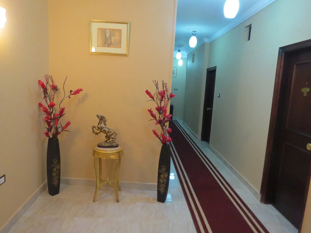 City pyramids inn